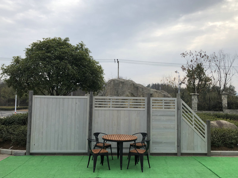 Outdoor fence
